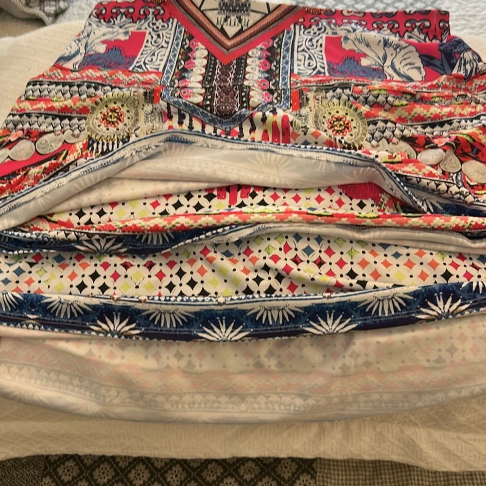 Beautiful multi-colored tennis shirt
Very good condition - Picture 3 of 4